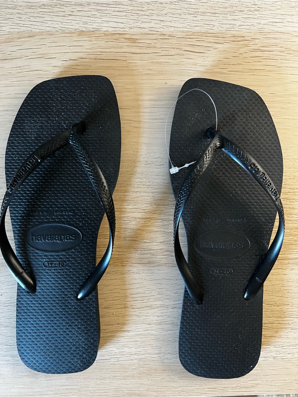 NWOT Havaianas Slim Square Sandals in Black - Size 9/10 (BR 39/40)